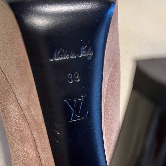 LOUIS VUITTON - Tan Suede/Blk Patent Leather Peeptoe Platform - EU39 (CopyListg) - Picture 10 of 12